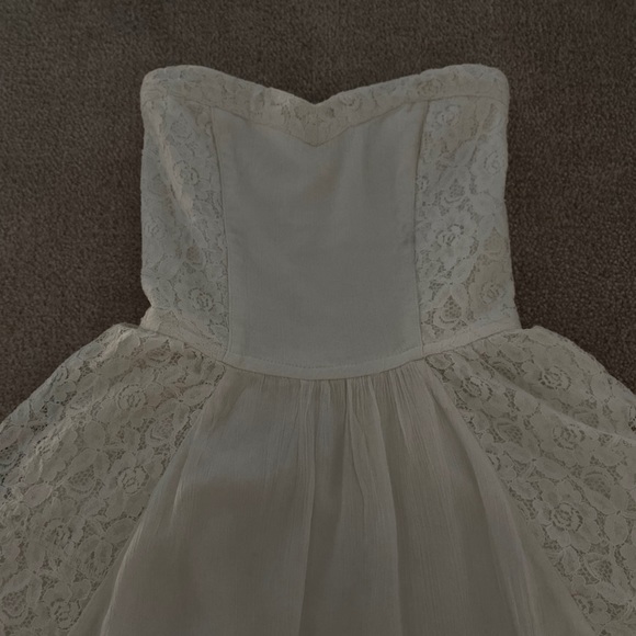 white flowey dress - Picture 2 of 2